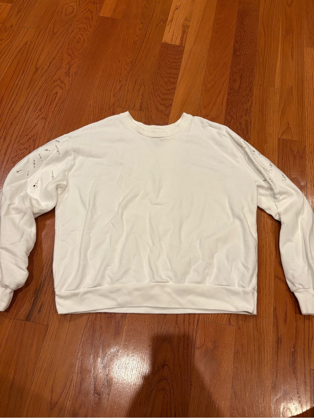 🏷️ 4 for $35 🏷️ Gap Sweater with Eyelet Embroidered Shoulders
